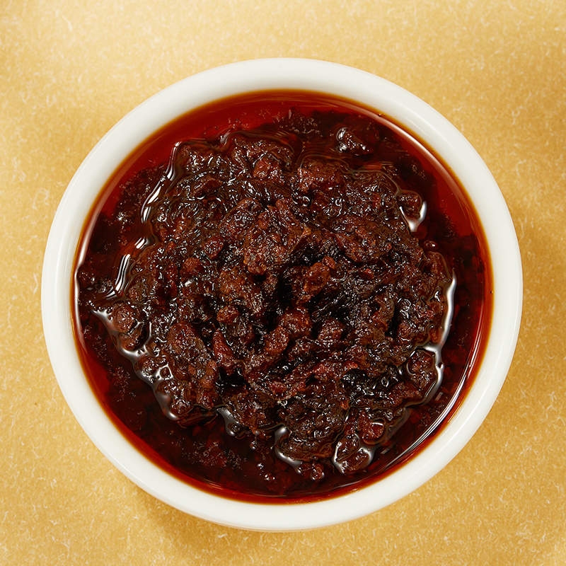 Step-by-step guide to making crunchy garlic chili sauce at home